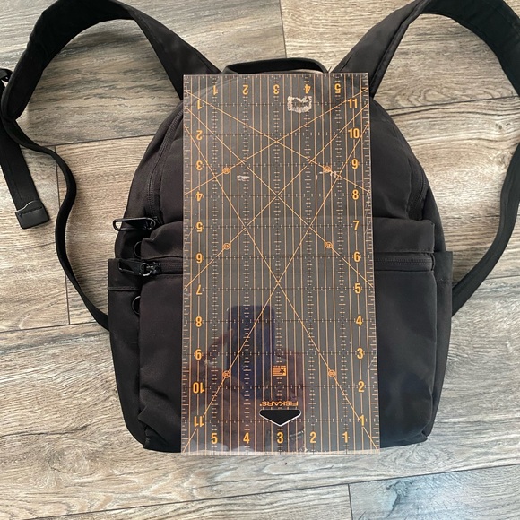 Made by design backpack - Picture 5 of 5